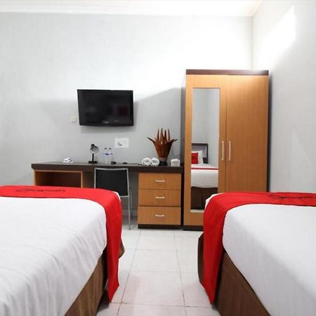 Reddoorz Plus @ Hotel Star 88 Yogyakarta Exterior foto