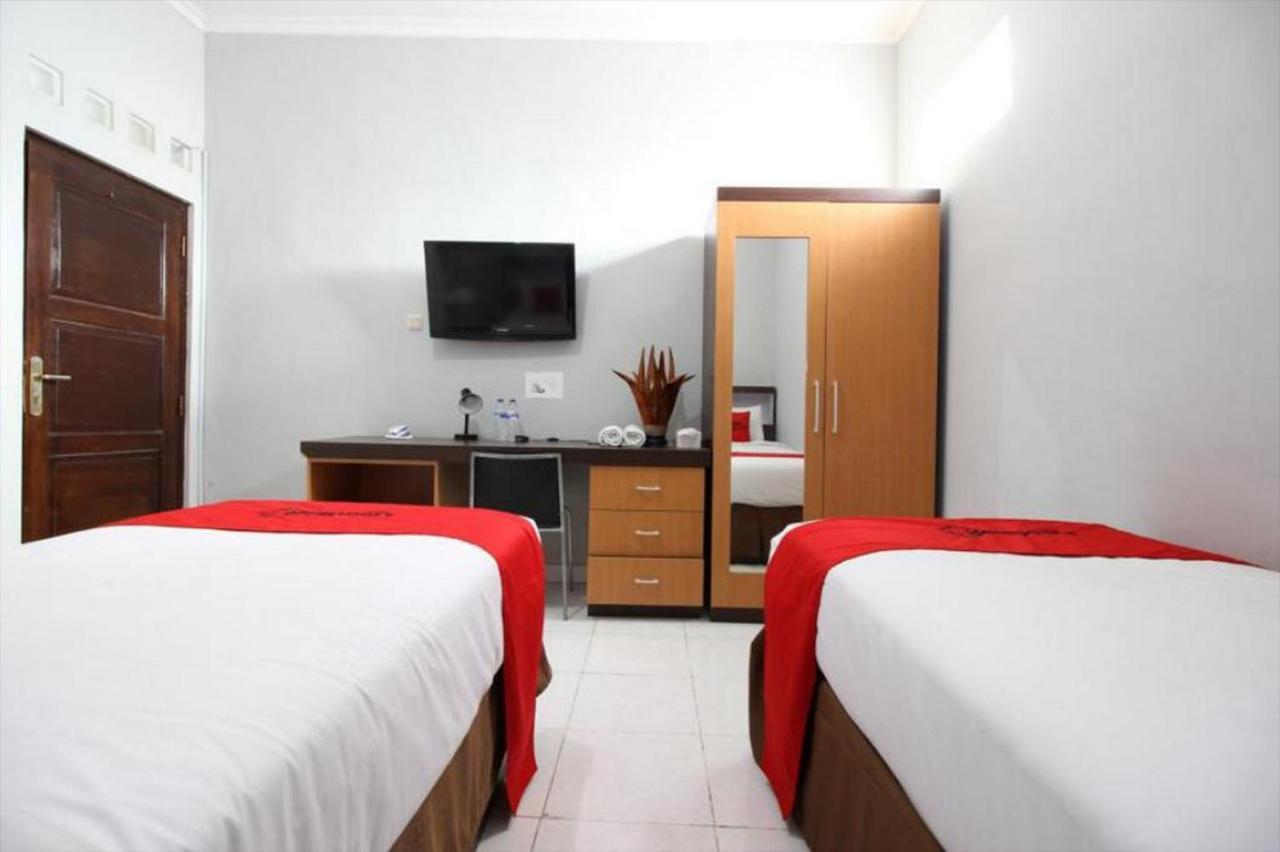 Reddoorz Plus @ Hotel Star 88 Yogyakarta Exterior foto