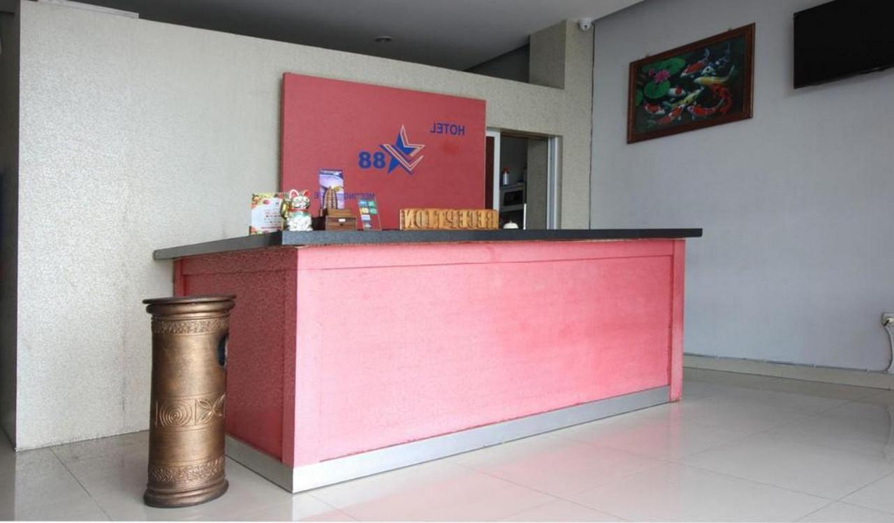 Reddoorz Plus @ Hotel Star 88 Tugu Exterior foto