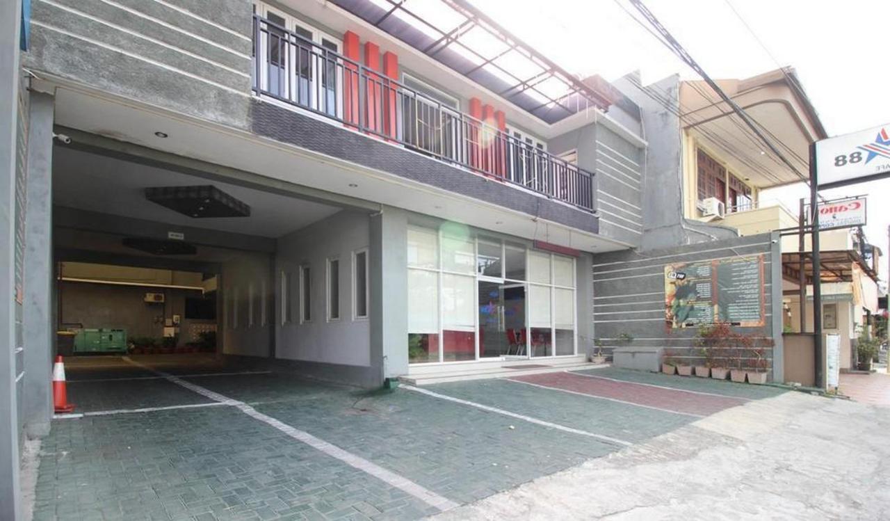 Reddoorz Plus @ Hotel Star 88 Yogyakarta Exterior foto